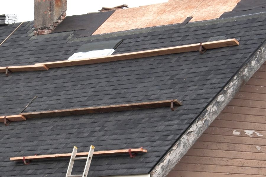Top 5 Signs You May Need a New Roof in Dearborn Michigan